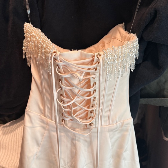 House of CB ‘Nalita ’ Dainty Ivory Pearl Embellished Corset Dress - Picture 6 of 8